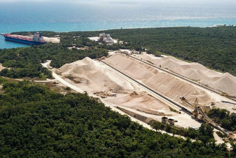 AMLO decretó la creación de una nueva Área Natural Protegida, donde se localiza la mina Calica, ahora 53, 227 hectáreas que comprenden Playa del Carmen, Tulum y Cozumel