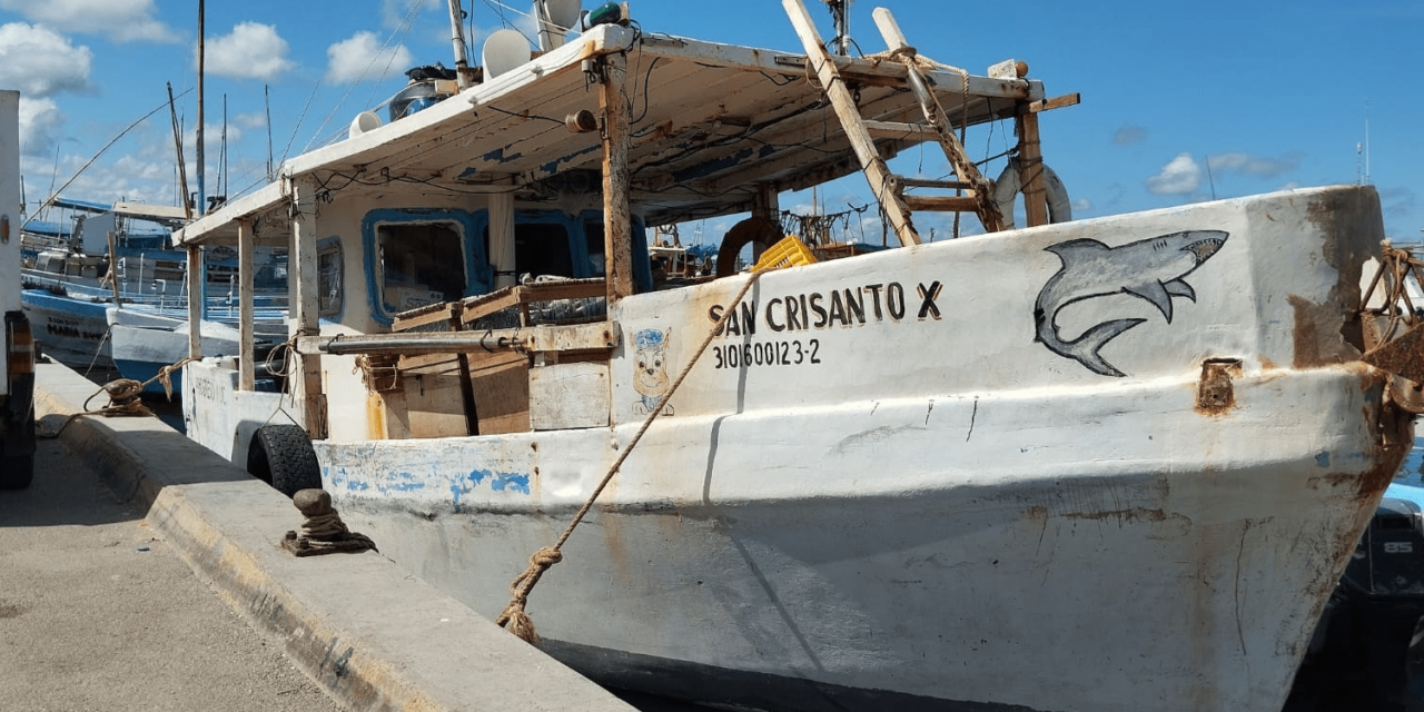 Embarcación se hunde en Celestún, Yucatán y desaparecen dos pescadores; rescatan a 3