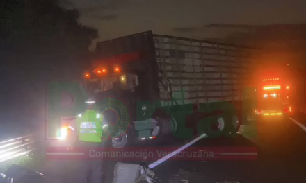 Accidente en la carretera Xalapa-Veracruz, a la altura del libramiento de Cardel