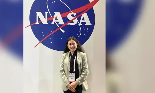 Victoria de León, estudiante del TEC de Monterrey, desarrolló un tipo de tapiz para colocar en las estaciones lunares para proteger a astronautas de las radiaciones.