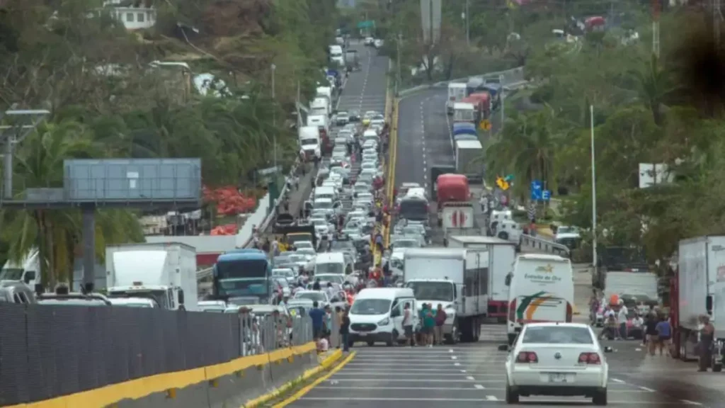 El paro de transportistas fue cancelado en las carreteras, pero se realizarán bloqueos en calles de la CDMX