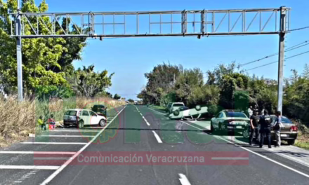 Volcadura de vehículo en la carretera Xalapa-Veracruz