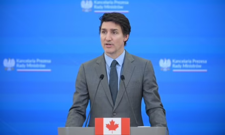 El primer ministro Justin Trudeau anunció la respuesta de Canadá a los aranceles del 25 % impuestos por Estados Unidos.