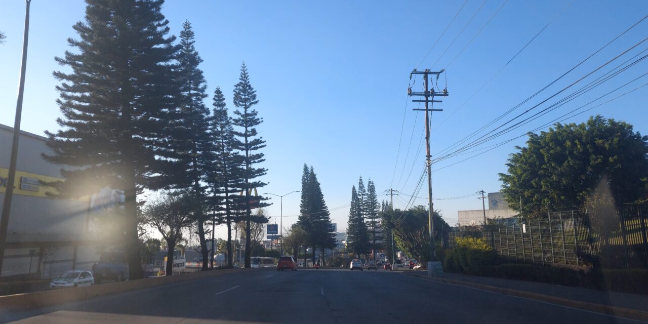 Ambiente muy cálido mediodía y tarde, disminuyendo de intensidad el calor el domingo