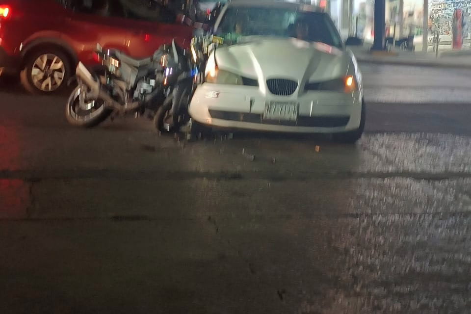 Motociclista lesionado en accidente de tránsito en la avenida Américas