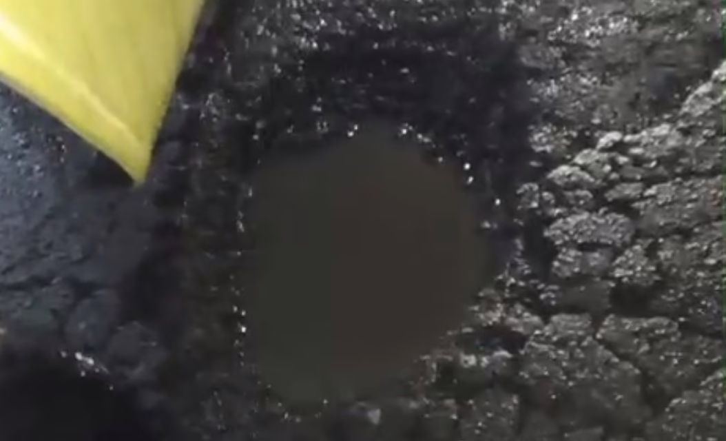 Video:Varios vehículos ponchados por gran bache en el bulevar Xalapa – Banderilla