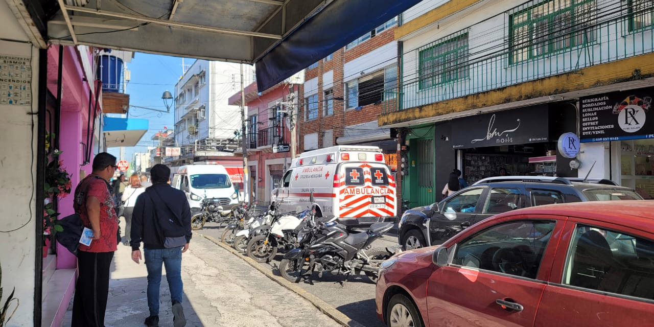 Fallece persona mientras comía en la zona centro de Xalapa
