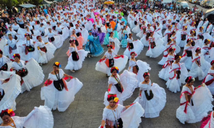 Todo un éxito tercer festival nacional del folklore Vive Catemaco 2025