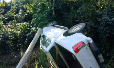 Vuelca camioneta en la carretera Totutla-Xalapa