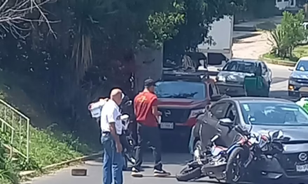 Motociclista lesionado en la calle Angel Núñez Beltrán,  Xalapa