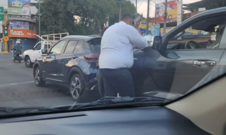 Accidente de tránsito a la altura del Super Che de Ruiz Cortines
