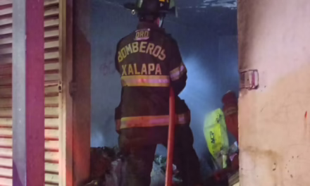 Se registra incendio en lavado de la Av. Lázaro Cárdenas