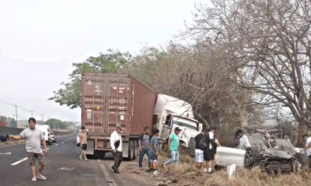 Accidente en la carretera Xalapa-Veracruz, a la altura del Agua Xallapan