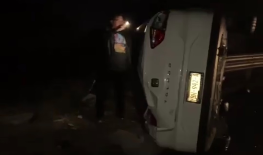 Vuelca vehículo en la carretera Xalapa-Veracruz, a la altura de El Lencero