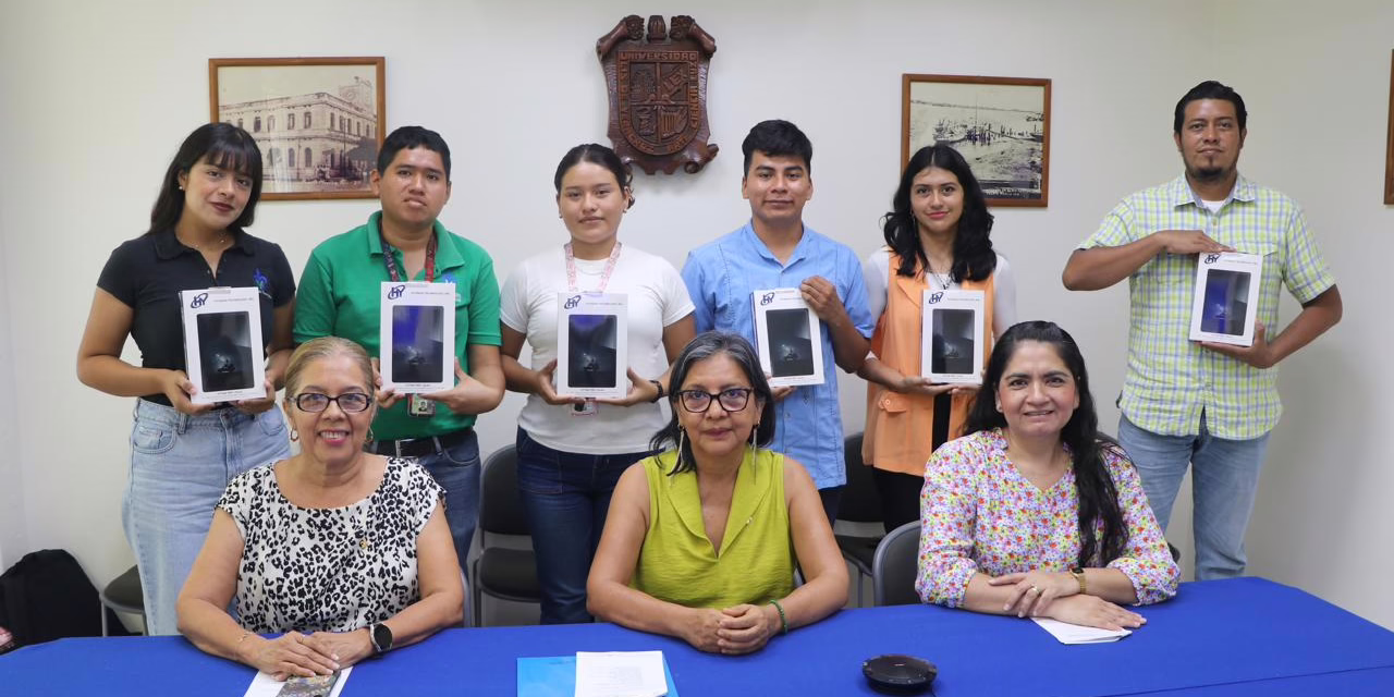UV entregó 812 tabletas electrónicas y 759 becas para transporte universitario