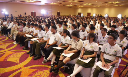 Jóvenes de Veracruz, Puebla, Michoacán y CDMX reciben becas Roberto Rocca