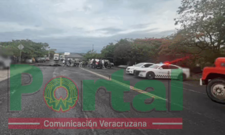 Continua cierre total de circulación en la carretera libre  Xalapa-Veracruz, a la altura de La Cumbre
