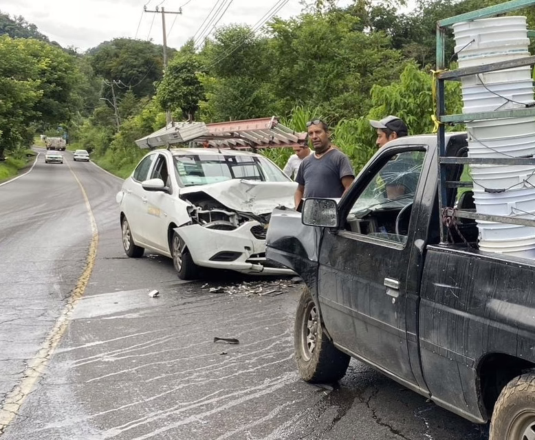 Accidente de tránsito en la carretera Xalapa-Naolinco