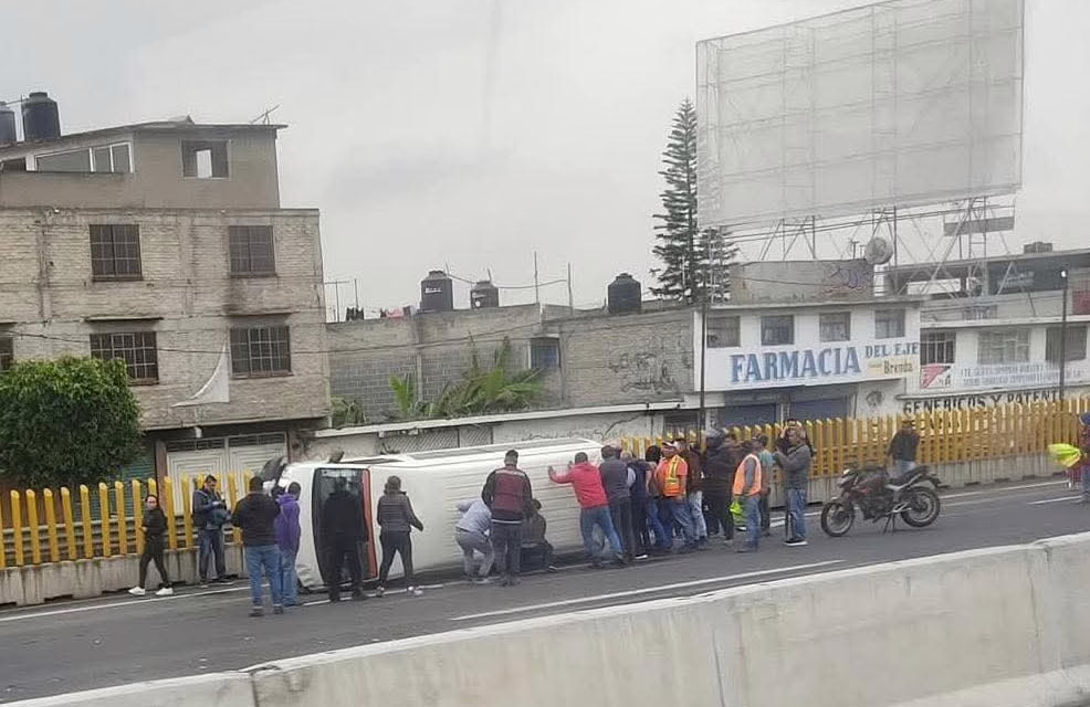 Se registra volcadura de transporte público en la México-Puebla