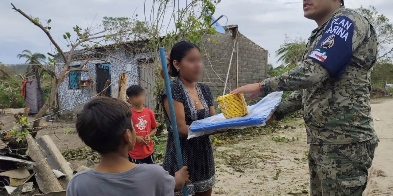 Concluyen elementos de Marina misión en zonas afectadas por el Huracán Erick en Oaxaca.