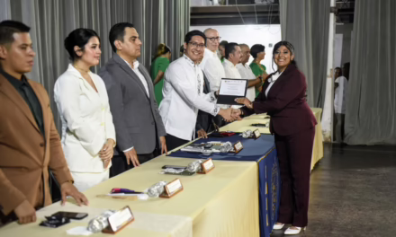 Entregan Testimonios a 67 egresados de la Escuela Normal Juan Enríquez