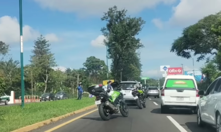 Choque por alcance en la avenida Lázaro Cárdenas, Xalapa