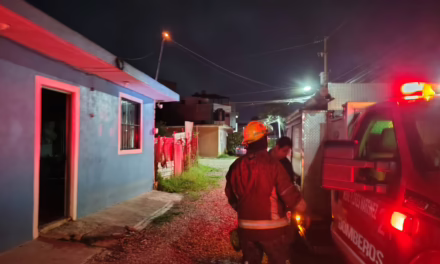 Cortocircuito en mufa alerta a vecinos de la ampliación Miguel Alemán