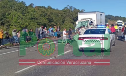 Persona prensada en la autopista Perote – Xalapa, la vialidad fue cerrada a la circulación