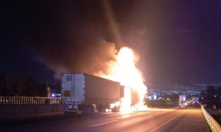 Se Incendia Tráiler en la México-Puebla