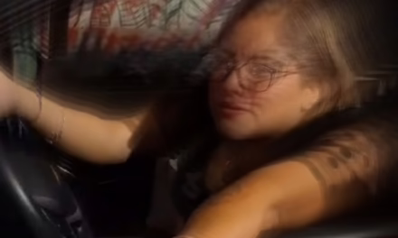 Mujer en estado inconveniente ocasiona 2 accidentes en el centro de Xalapa