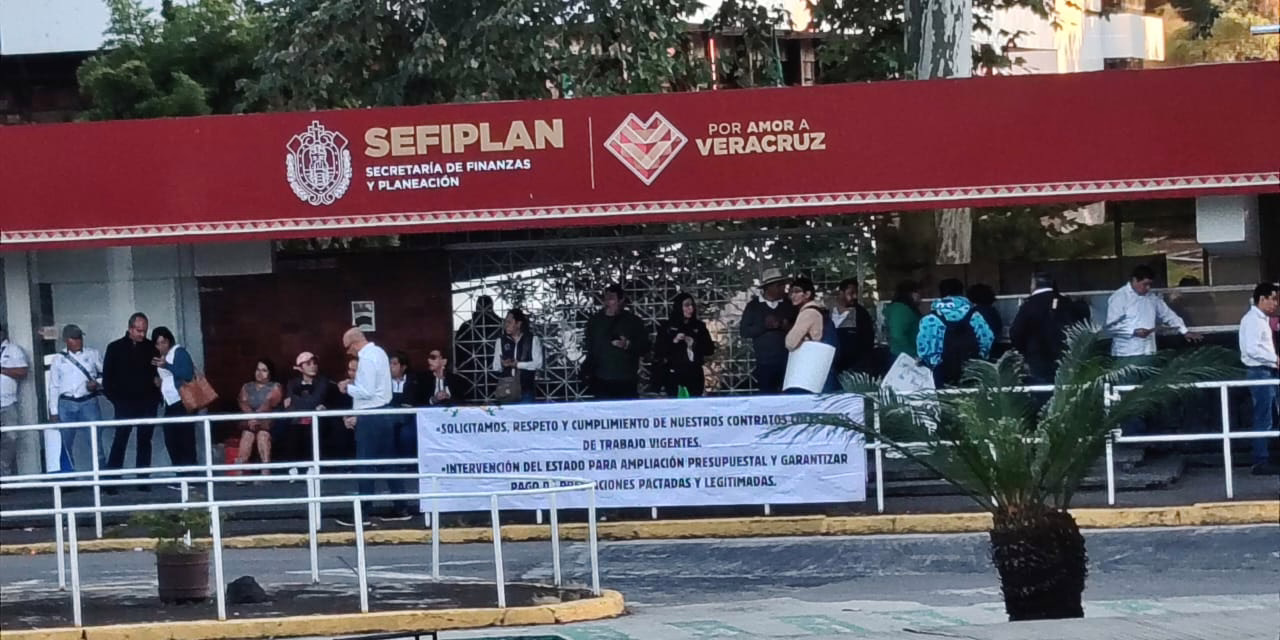 Bloquean entrada a oficinas de Sefiplan