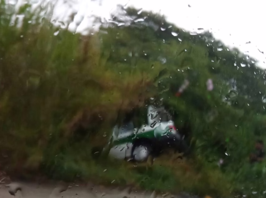 Un taxi se salió del camino en la carretera Las Trancas – Coatepec