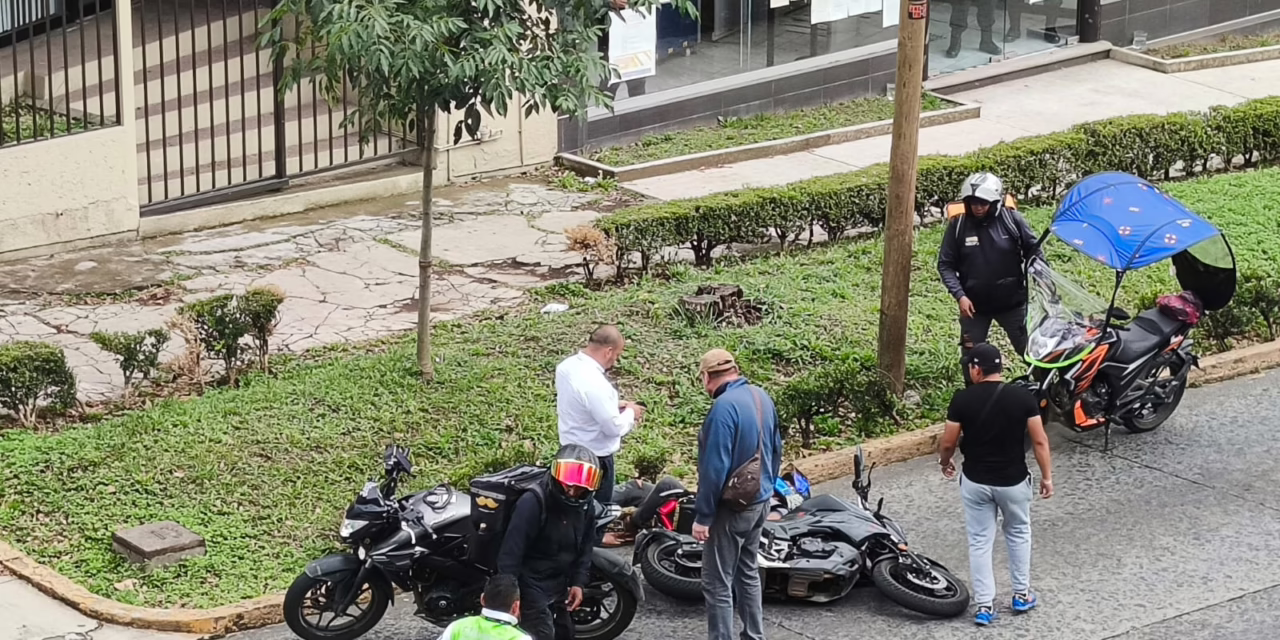 Motociclista lesionado en accidente de tránsito sobre Manuel Ávila Camacho