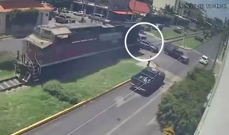 Video:Accidente de tren en Irapuato: Video revela momento del impacto que dejó seis muertos