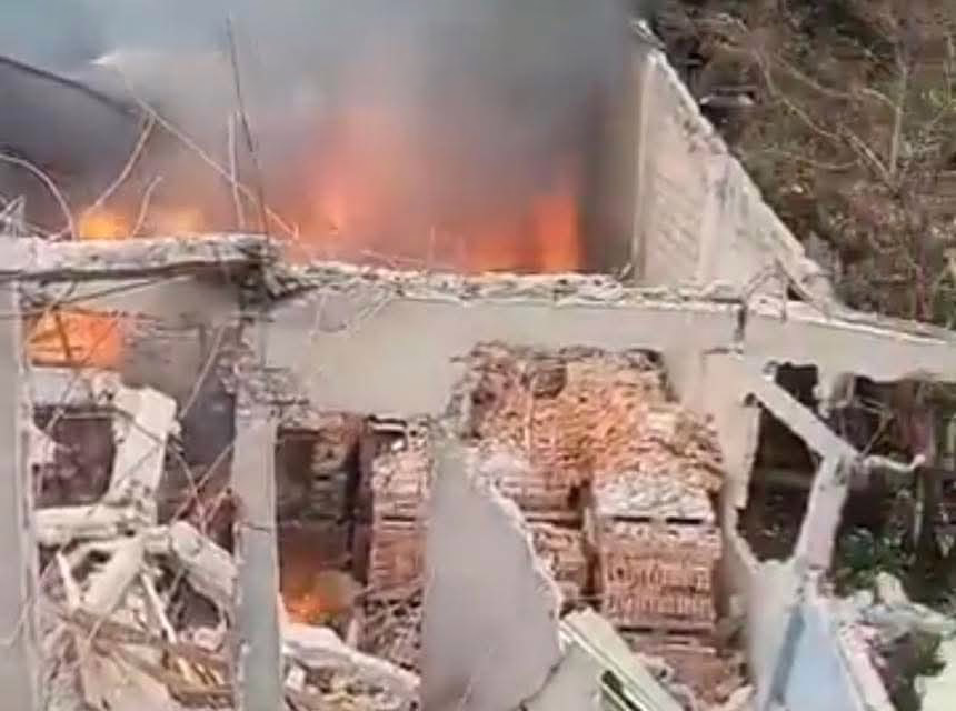 Explota pipa de gas y deja 12 casas destruidas en Veracruz
