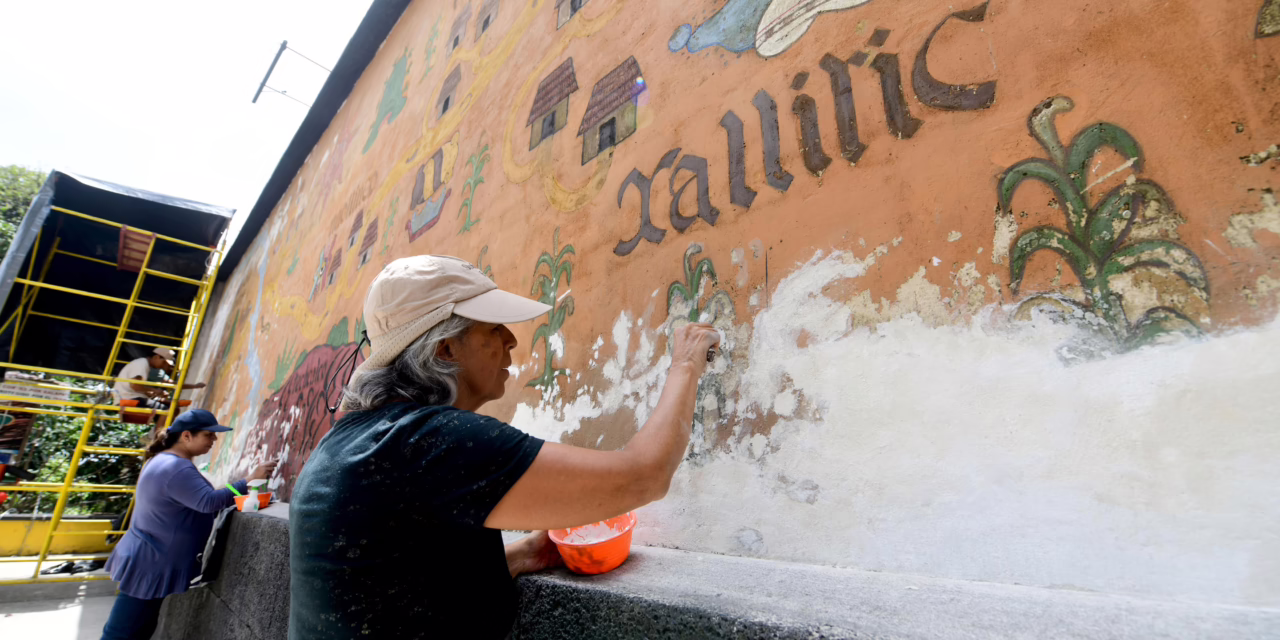 Restaura Ayuntamiento mural de Xallitic