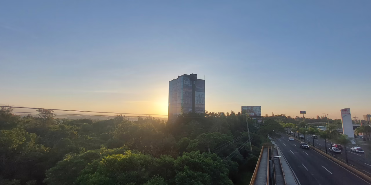 Ambiente caluroso al mediodía y primeras horas de la tarde con probabilidad de lluvias y tormentas aisladas