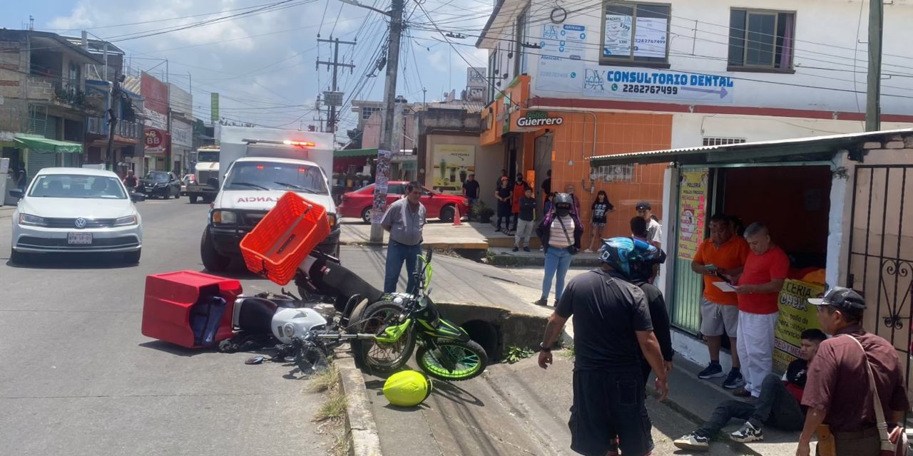 Dos accidentes, 4 motociclistas involucrados este mediodía