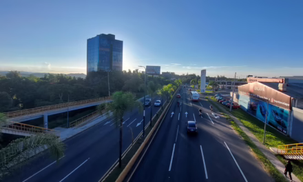 Ambiente caluroso al mediodía y primeras horas de la tarde con la probabilidad mayor de lluvias y tormentas aisladas en regiones montañosas