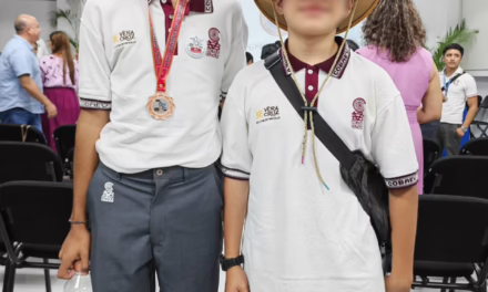 Medalla de bronce para estudiantes del COBAEV en la Olimpiada Estatal de Química