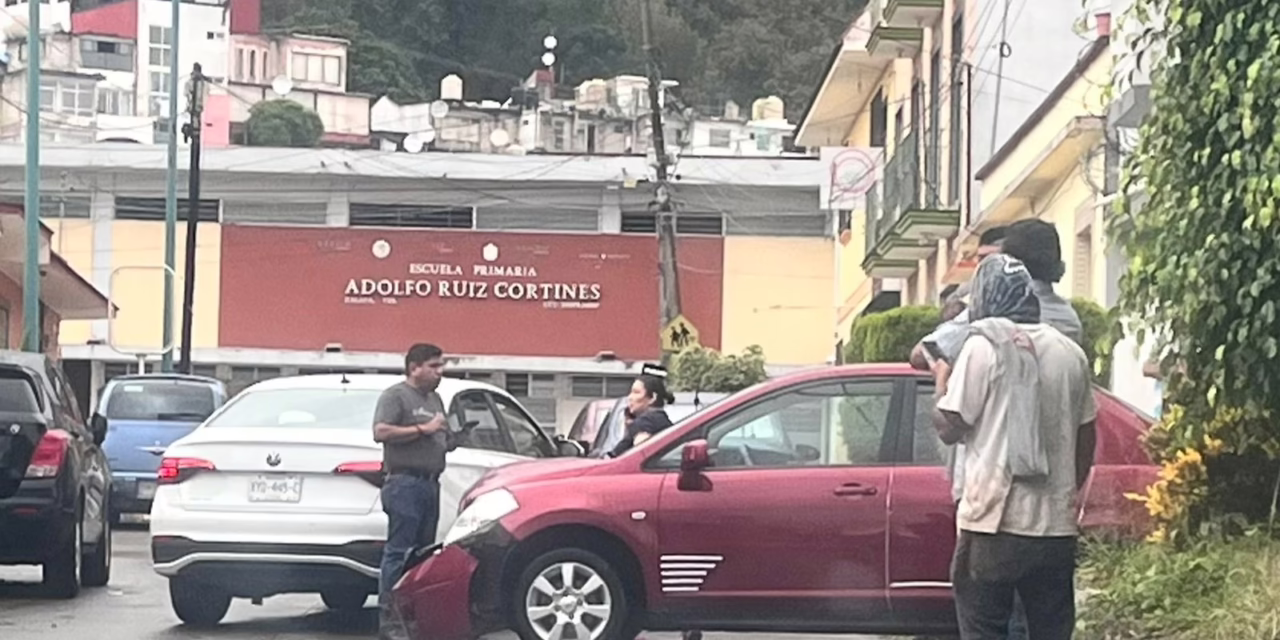 Accidente de tránsito en Carlos A. Carrillo y Adalberto Lara, Xalapa