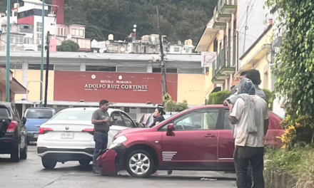 Accidente de tránsito en Carlos A. Carrillo y Adalberto Lara, Xalapa