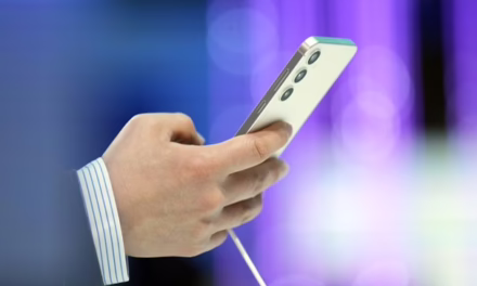 Condusef alerta: Estafadores usan imagen de figuras públicas y creadores para engañar