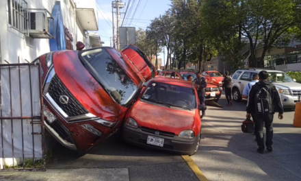 Accidente de tránsito en la avenida Lázaro Cárdenas, Xalapa