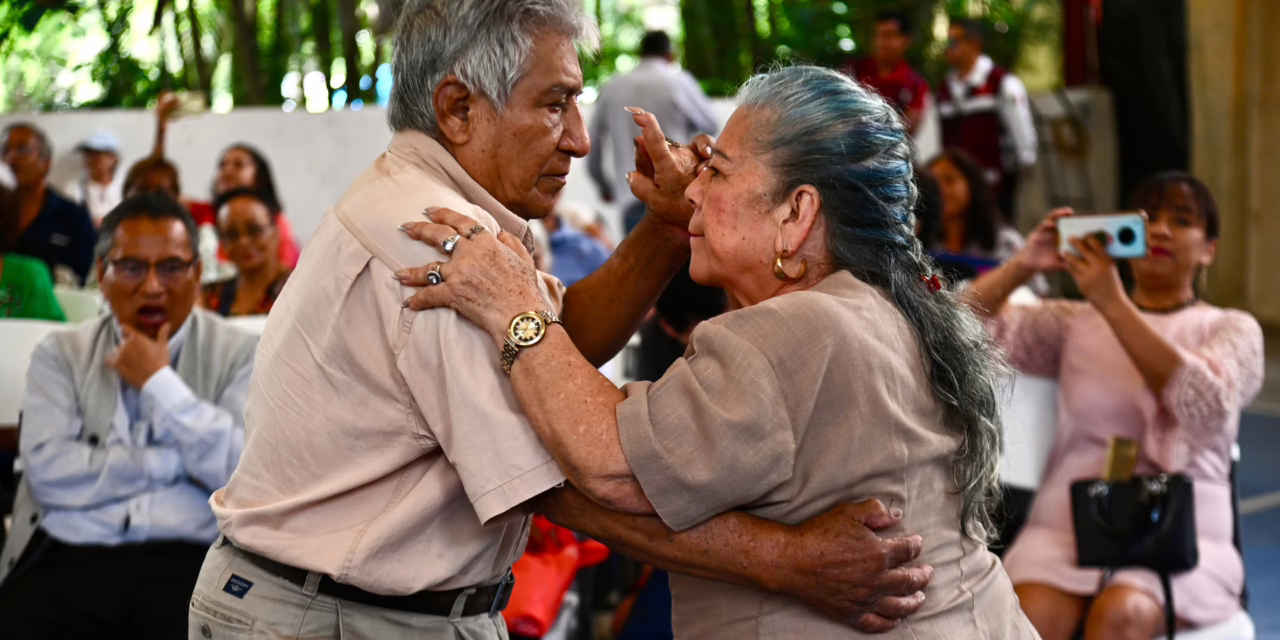 DIF celebran a los Adultos Mayores en la Quinta de las Rosas