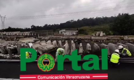 Accidente de tráiler en la autopista Xalapa-Perote