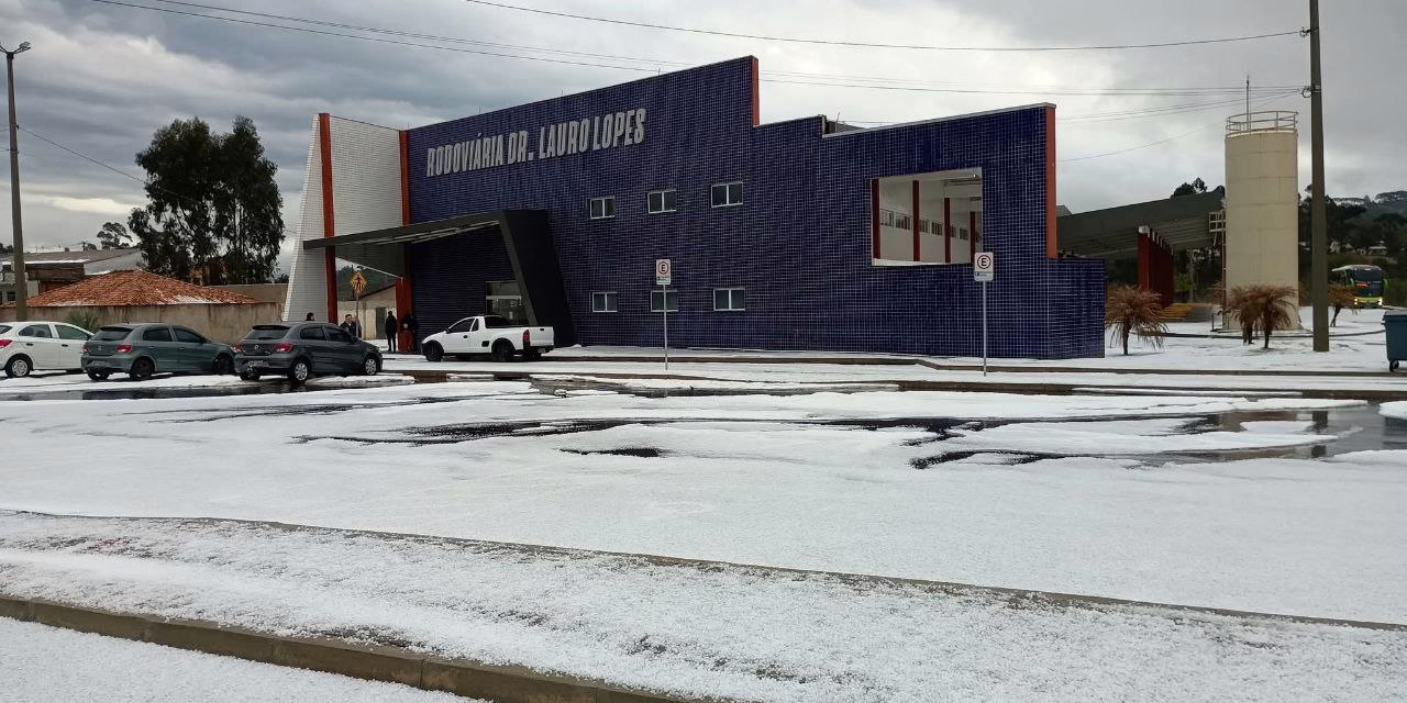 Vide:Se registra granizada en Brasil