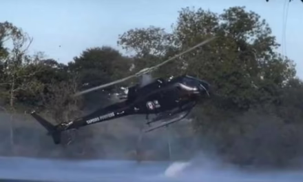 Video: Helicóptero de bomberos cae en laguna mientras combatía incendio en Francia