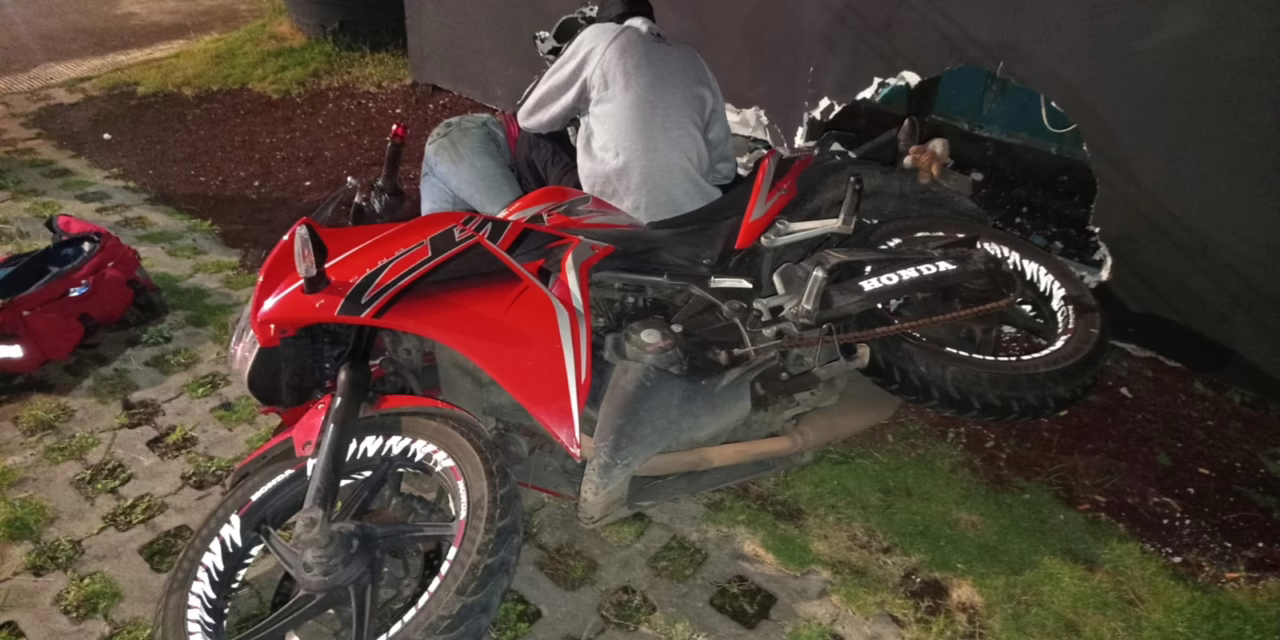 Circulaban en estado de ebriedad, motociclistas se accidentan durante la madrugada