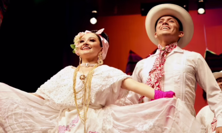 Indumentaria tradicional de Veracruz brilla en pasarela organizada por SECVER